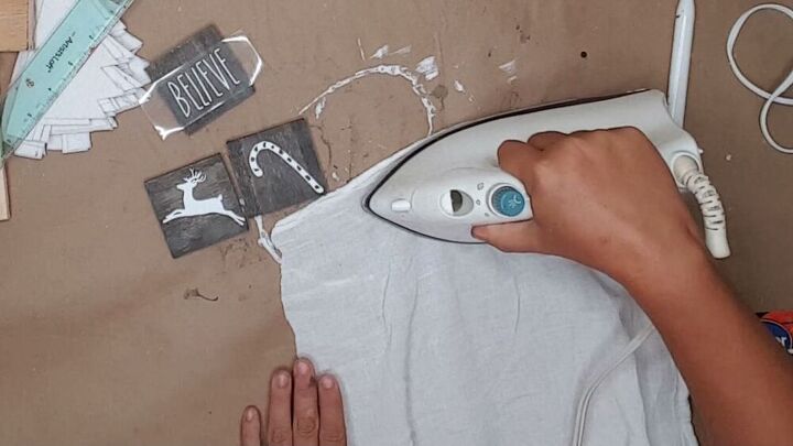 how to make mini tiered tray signs