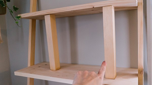 como fazer uma prateleira de escada moderna