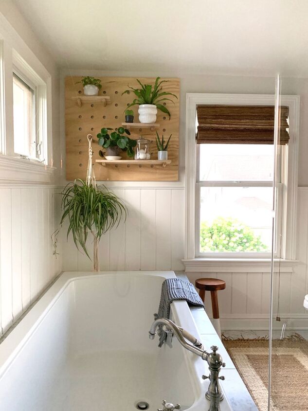 20 maneiras de aumentar o armazenamento do banheiro sem ocupar espao no balco, placa de bricolage