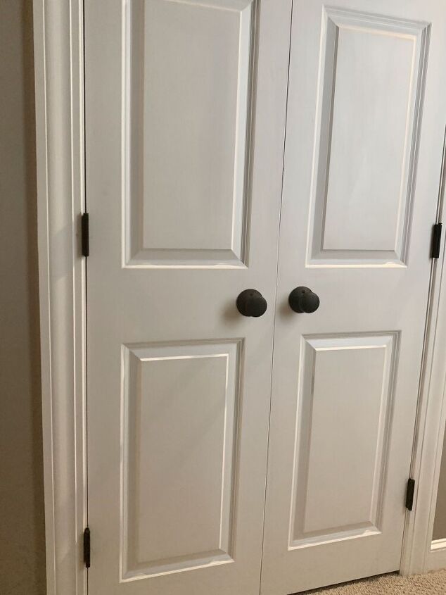 easy way to update old gold door hardware with paint
