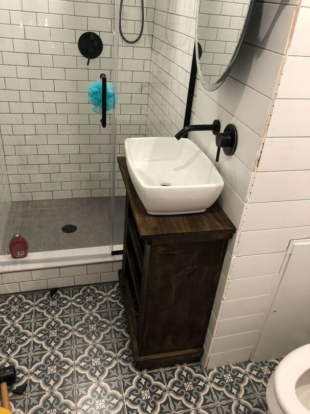 renovao diy espao de banheiro pequeno estilo fazenda moderna