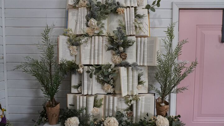 9 increbles ideas para la decoracin prenavidea, Pared de libros de Navidad