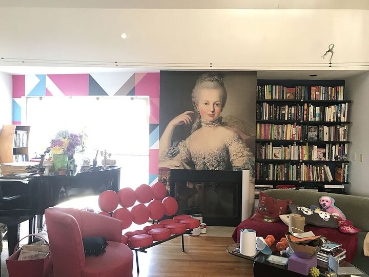 cambio de imagen de la sala de estar con murales de papel pintado para pelar y pegar