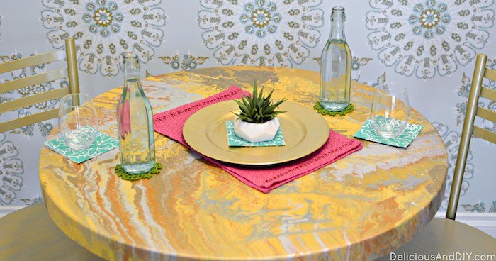 15 formas creativas de renovar tu vieja mesa de comedor, DIY Mesa de comedor pintada con m rmol