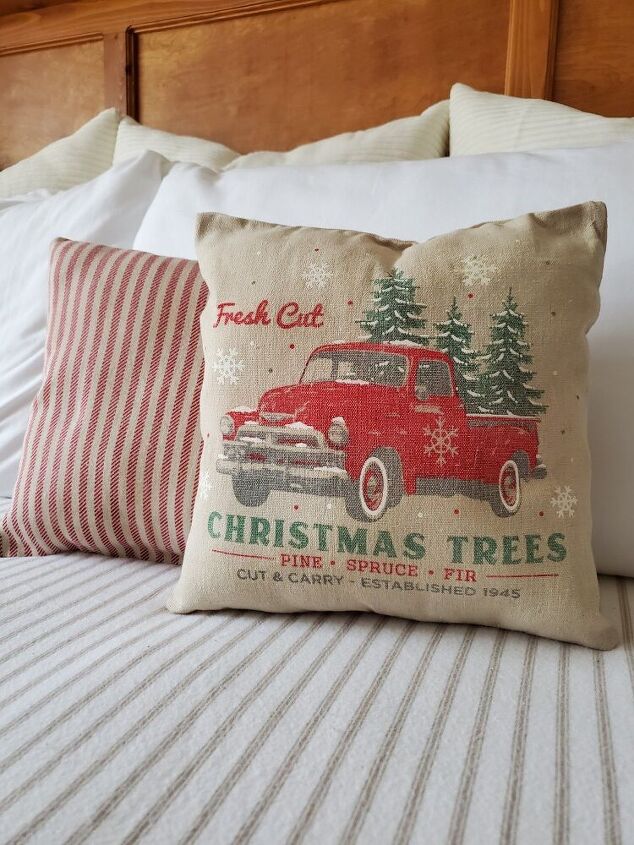 bolsas de regalo de navidad en almohadas