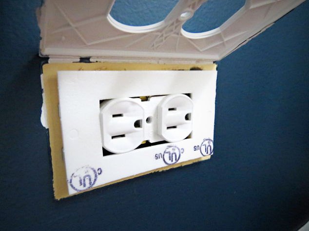 20 maneras de calentar tu casa sin tocar el termostato, Haz esto a tu enchufe para ahorrar mucho dinero este mes