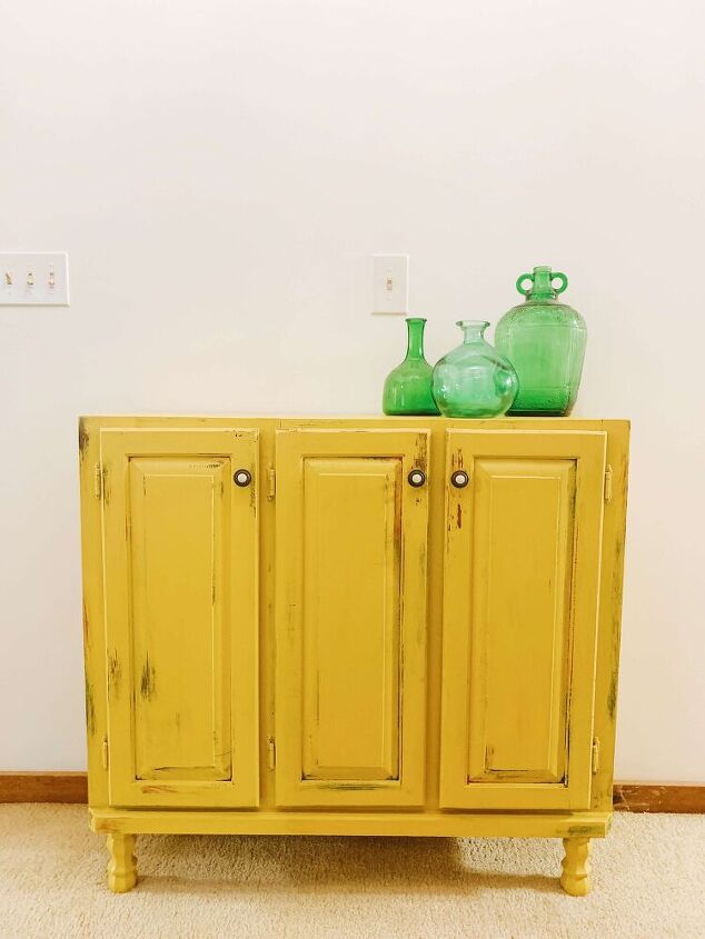 armrio de cozinha reaproveitado como mesa de console