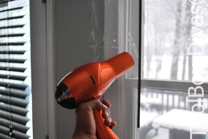 10 maneras inteligentes de aislar su casa sin contratar a un profesional, Mantenga su casa caliente aislando las ventanas