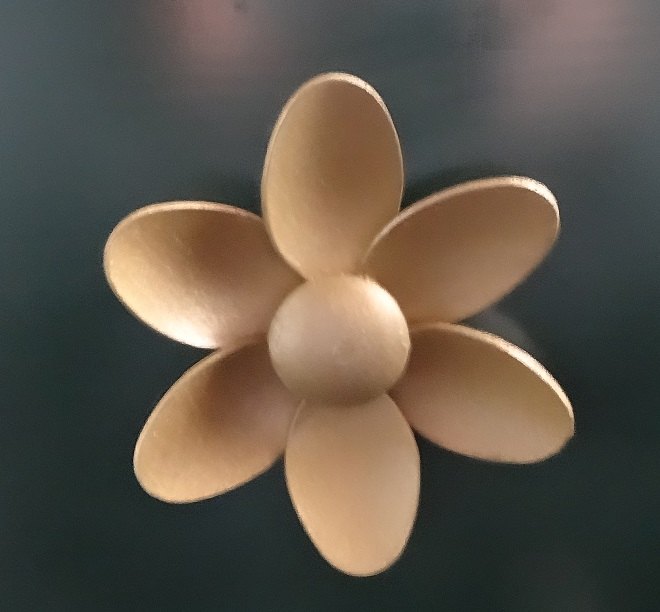 cambio de imagen de la cmoda de ikea con pomos de flores