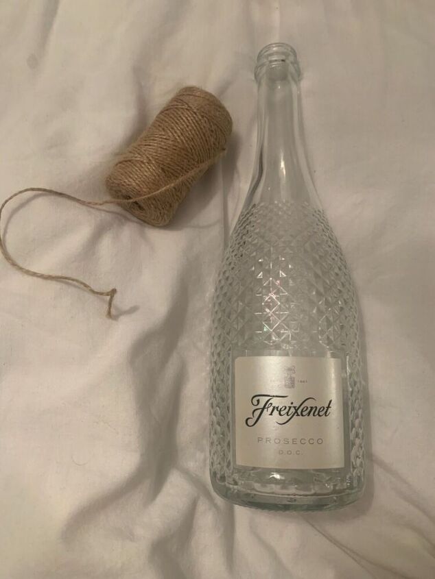 pea central de natal com uma garrafa de prosecco