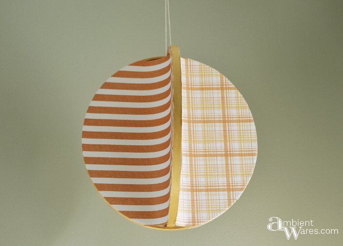 19 formas sorprendentes de convertir aros de bordado en decoracin para el hogar, M vil de aro de bordar de 4 caras con papel de scrapbooking