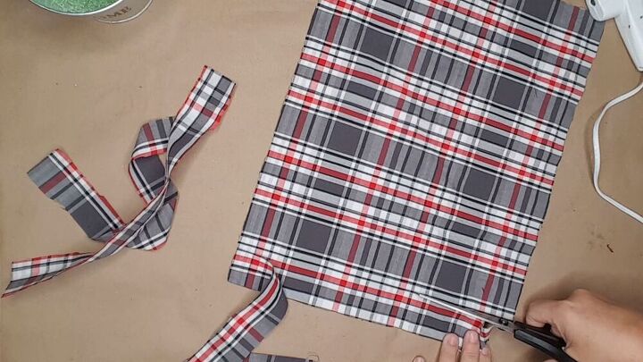 easy christmas diy fabric scrap christmas tree farmhouse christmas