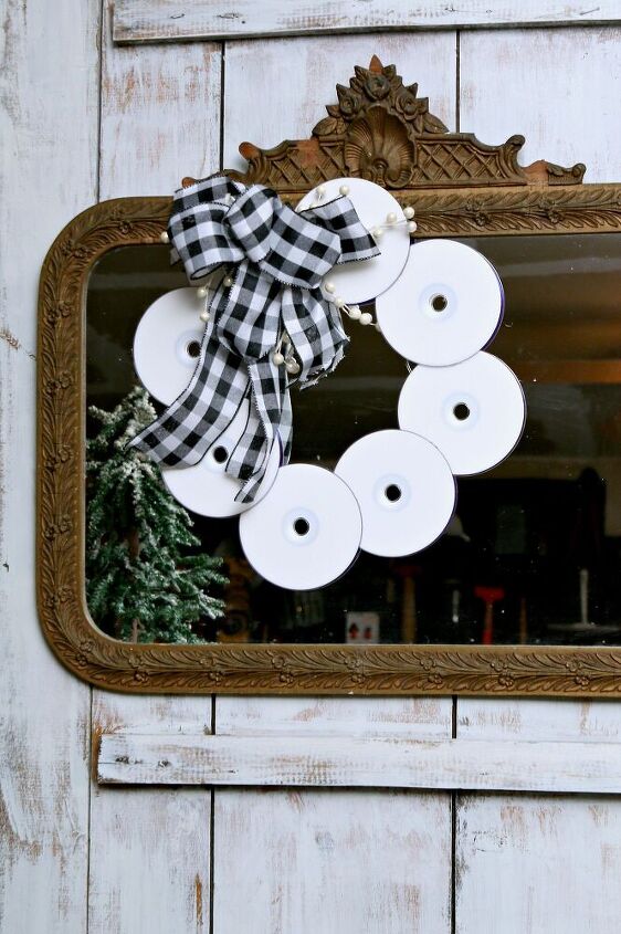15 winter wreaths we re so ready to hang on our doors, Upcycle CDs into a festive Christmas wreath