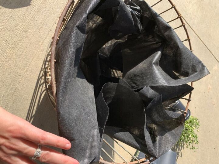 turn your wire basket into a flower pot