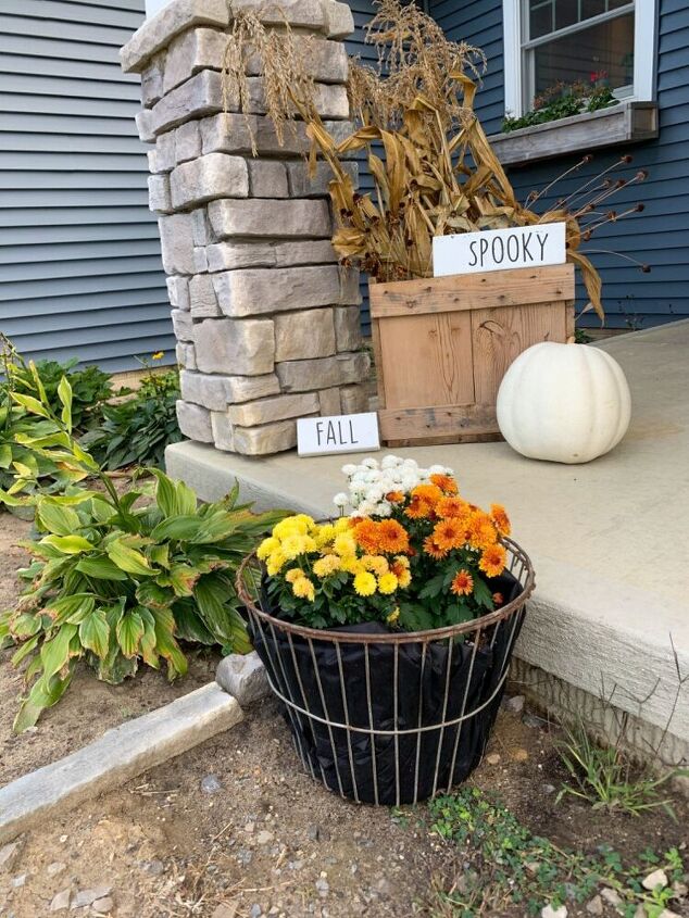 turn your wire basket into a flower pot