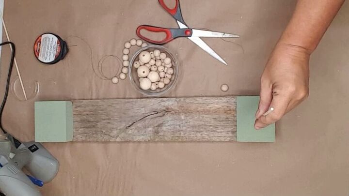 how to paint wood beads without getting paint all over your hands