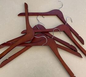 She lays 5 hangers on her floor for this brilliant Christmas idea