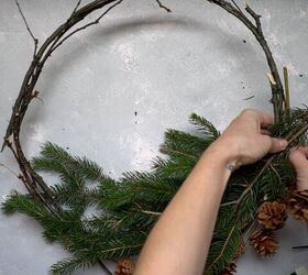 step by step hot to make christmas natural wreath for free