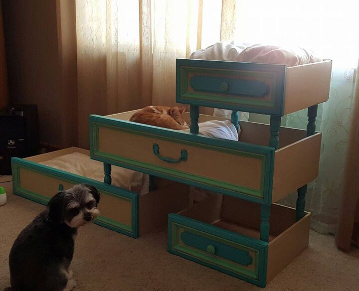 13 beautiful things you can do with that spare drawer, Pamper your fur babies with a snuggly pet hotel made from old drawers