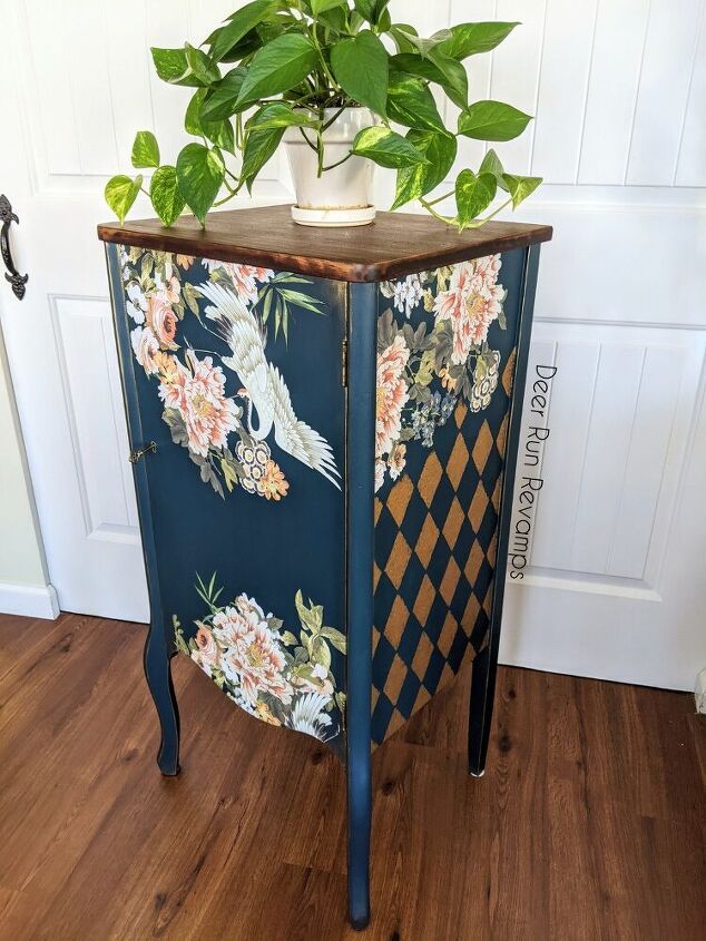 transforme un armario con pintura transferencias florales y un patrn de arlequn