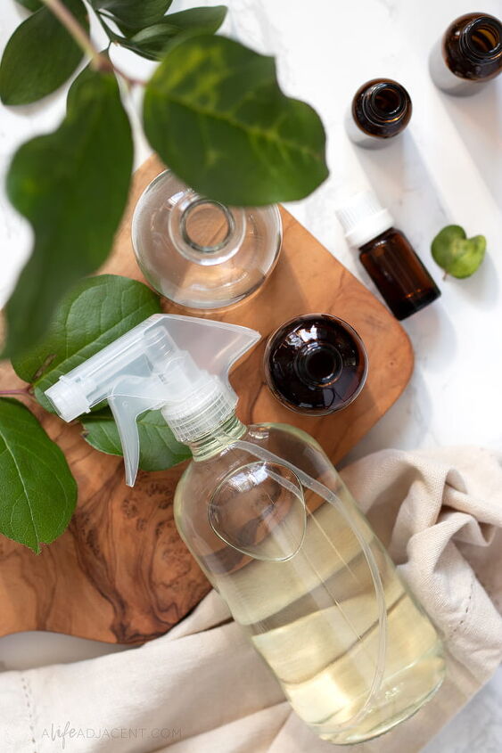 10 receitas populares de limpeza para manter sua casa livre de germes durante um, Spray desinfetante DIY 2 maneiras