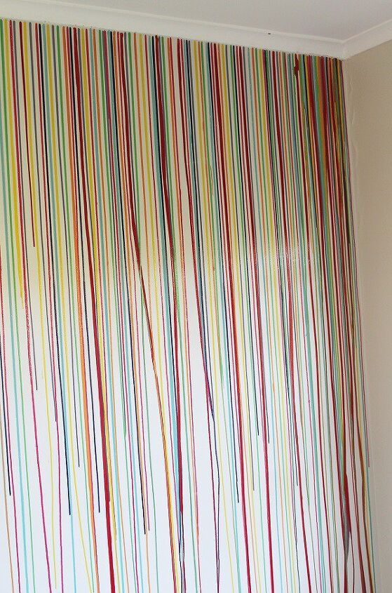16 unbelievable ways people are painting their walls, Add a splash of color with this drippy accent wall