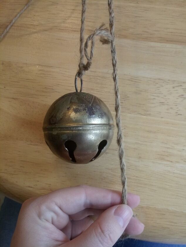 How to Make a Cute String of Bells for the Holidays | Hometalk