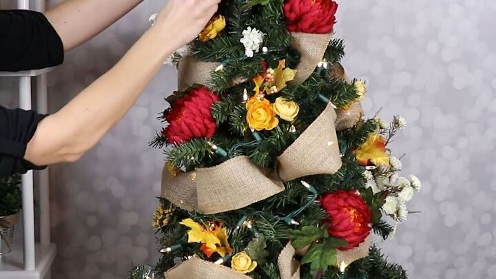 cmo hacer un precioso topiario perfecto para el otoo y el invierno, Topiario de exterior de Navidad