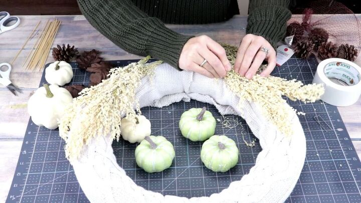 pool noodle wreath, Pool noodle Christmas wreath