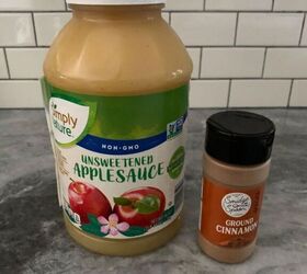 Mom mixes applesauce and cinnamon for a brilliant $5 holiday hack