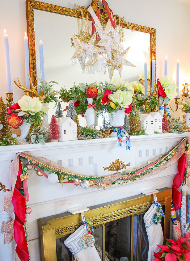 19 maneiras magnficas de decorar a lareira no natal, Enfeites de guirlanda DIY para um manto de Natal caprichoso