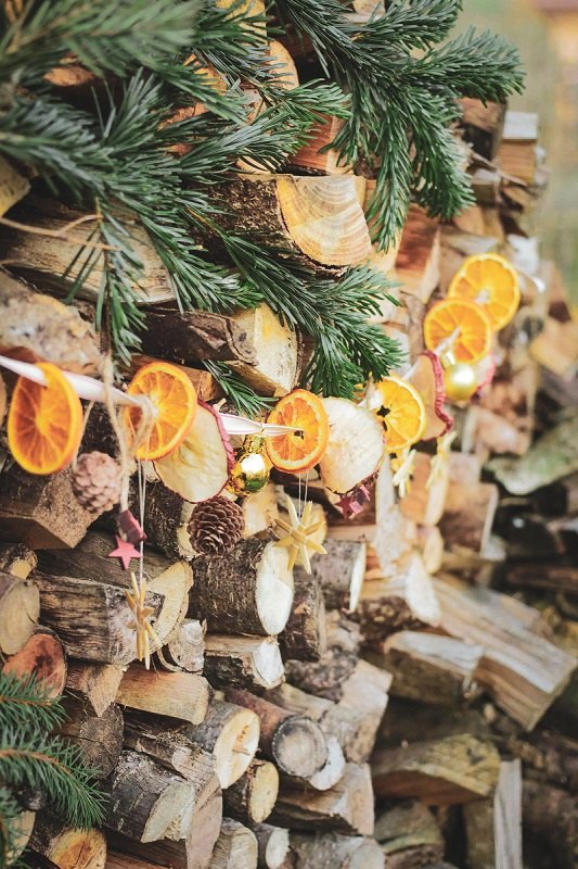 s 19 gorgeous ways to style your mantel for christmas, Celebrate natural beauty with a dried fruit Christmas garland