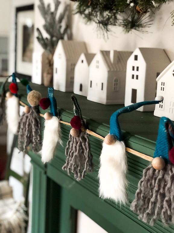 15 gnomos adorveis para cada canto da sua casa, Guirlanda de gnomo de Natal DIY feita de achados de brech s