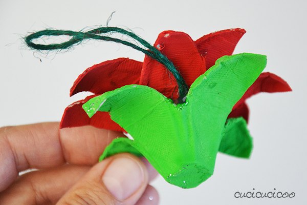 poinsettia decoraes de natal feitas de caixas de ovos