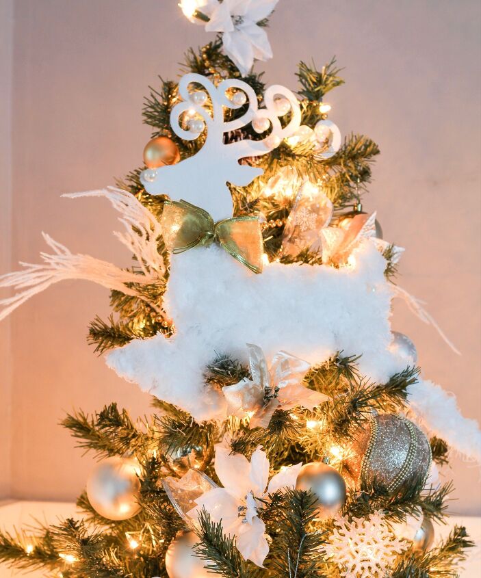 s 15 maneras de hacer un arbol digno de una revista este ano, DIY Glam Reindeer Tree Topper