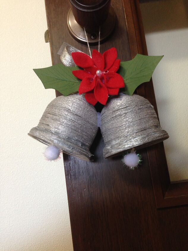 10 hermosas campanas de bricolaje que harn que tu casa sea mgica durante las fiestas, Campanas de plata navide as hechas con materiales reciclables