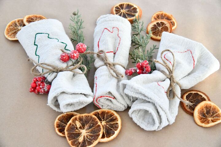 12 formas adorables de decorar la cocina para las fiestas, DIY Toallas de T Estampadas en Navidad