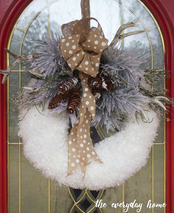 17 ways to make your front yard look like a winter wonderland, Decorate your door with a super fuzzy winter wreath