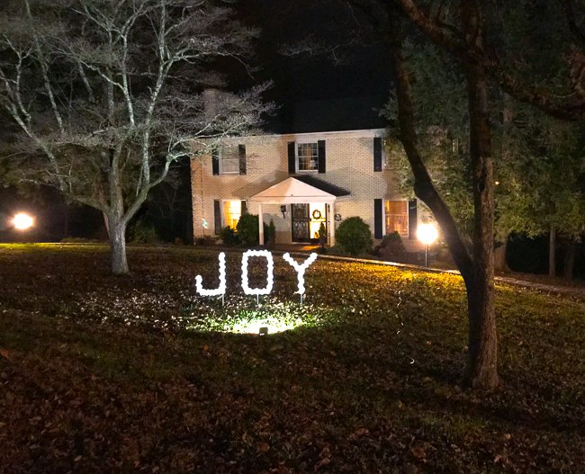 17 ways to make your front yard look like a winter wonderland, Spread joy with a giant PVC pipe yard sign