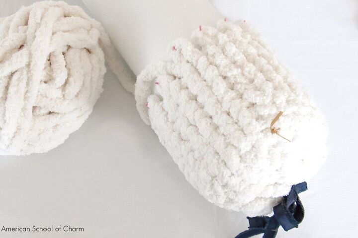 how to finger knit a chunky chenille bolster pillow