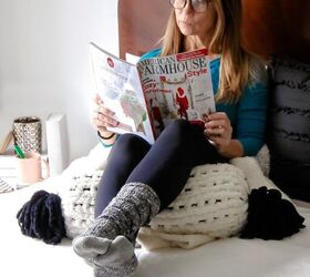 How to Finger Knit a Chunky Chenille Bolster Pillow