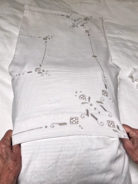 easy diy vintage tablecloth pillowcases