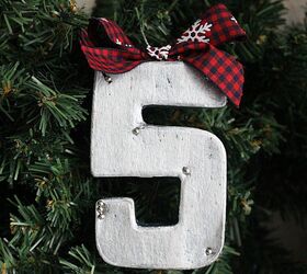 s 16 farmhouse holiday decor ideas that ll make you swoon, Give your tree some farmhouse style with distressed silver ornaments