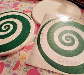 how to make diy giant lollipop decorations for a candyland christmas, DIY lollipop swirl sticker