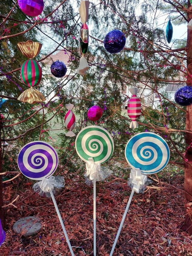 how to make diy giant lollipop decorations for a candyland christmas, DIY giant lollipop decorations for a Candyland Christmas