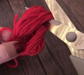 yarn pom pom bow for gifts