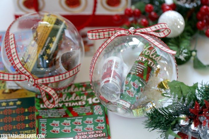 20 dulces regalos de calcetn que tus amigos y familiares adorarn, Adornos navide os de billetes de loter a