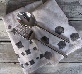 20 sweet stocking stuffers your friends and family will adore, DIY these adorable printed tea towels with potato stamps