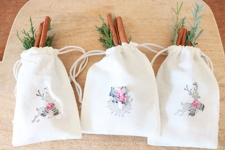 20 sweet stocking stuffers your friends and family will adore, Make your own farm style hand stamped muslin gift bags