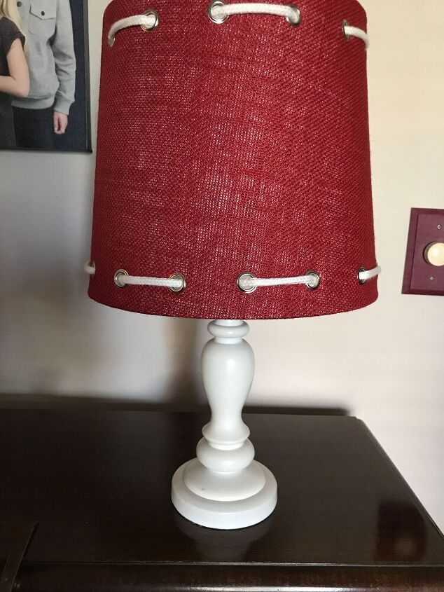 renew a table lamp with a new socket
